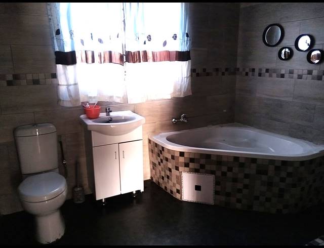 3 BEDROOM HOUSE FOR SALE IN SEBOKENG ZONE 17
